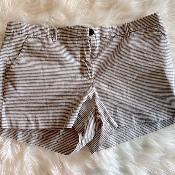 GAP Khaki Shorts Size 12 - Picture 1 of 3